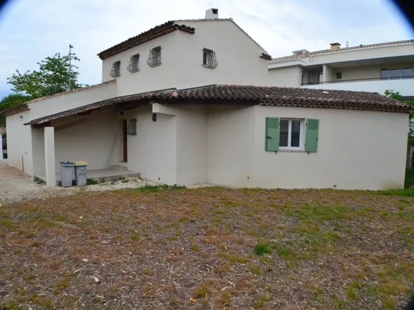 BRIGNOLES, var, MAISON d' ARCITECTE à coté de tous commerces