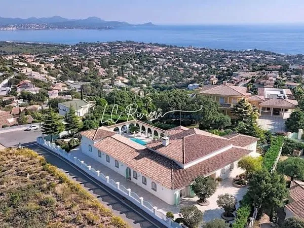 Villa 10 pièces 325 m²