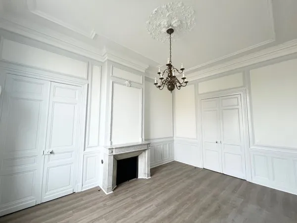 Bureau 96 m²