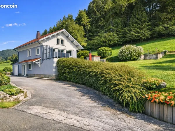 Jougne Maison lumineuse avec 3 000 m² de terrain, panorama nature & volumes familiaux
