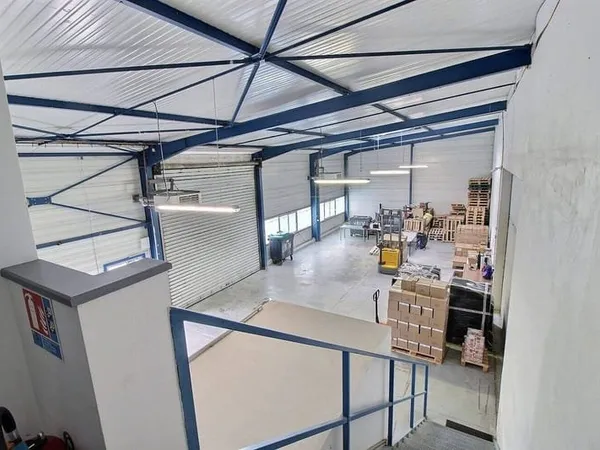 Local d'activité 211 m²