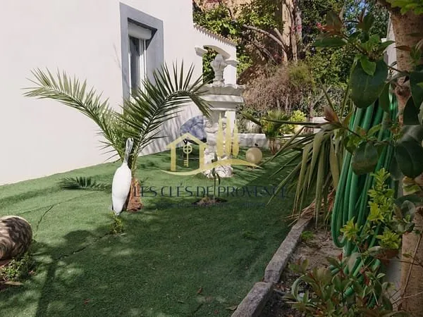 Grande villa avec jardin, piscine et un t2 indépendant loué