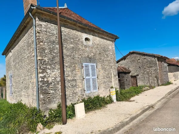 Vend maison en pierre a rénover