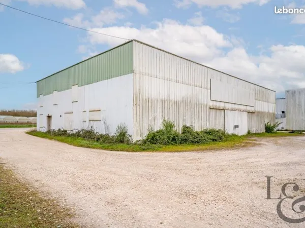 Local commercial 647 m² GRANGES SUR LOT