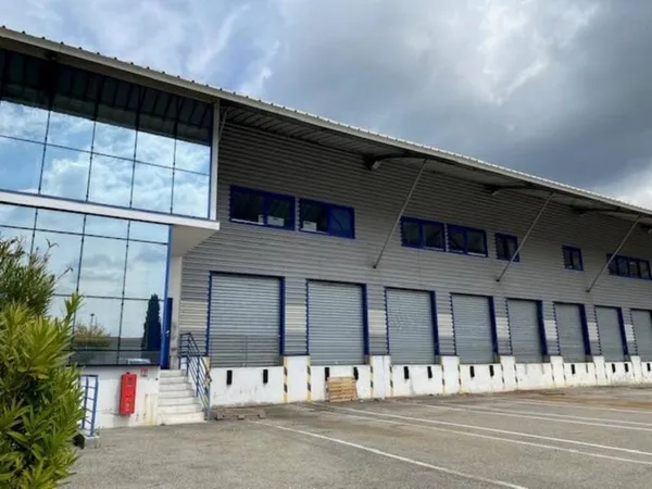 Local d'activité 2400 m²