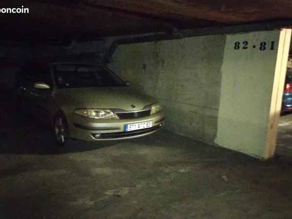 Grand parking 2 places Toulon-La Valette