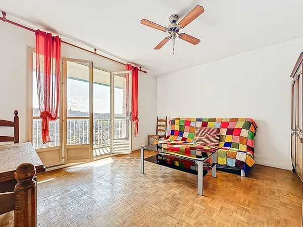 Appartement 2 pièces à Marseille 13013, lumineux, vue dégagée