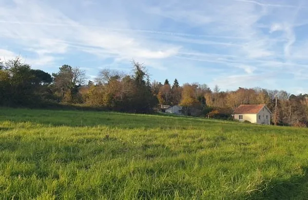 Terrain constructible 1000 m2 à CHANCELADE