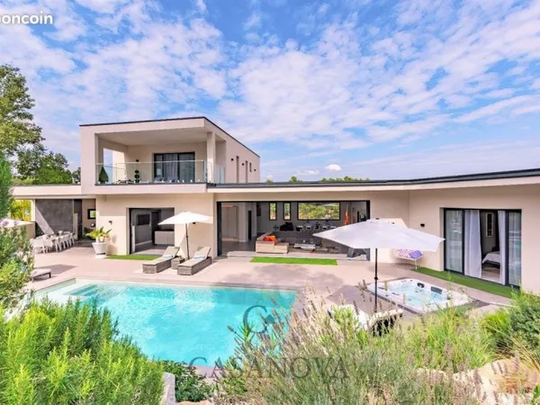 Villa 8 pièces 285 m²