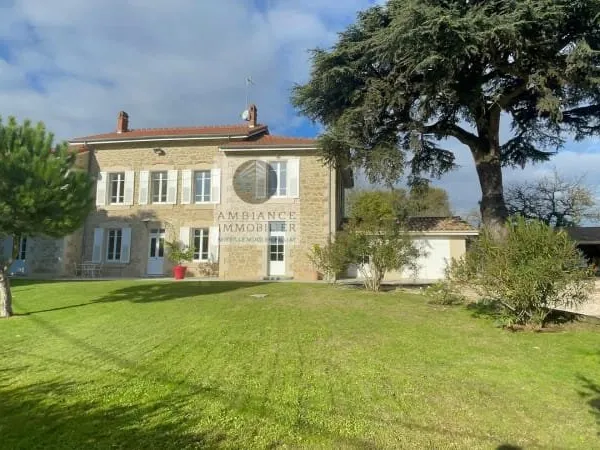 Maison 8 pièces 260 m²