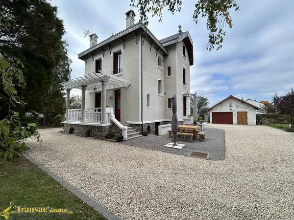 Propriété 6 pièces 150m2 avec terrain arboré et garage