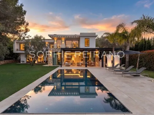 EXCLUSIVITÉ - VILLA CONTEMPORAINE DANS UN QUARTIER RECHERCHÉ DE
