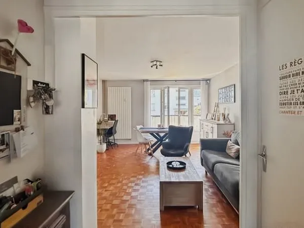 APPARTEMENT 3 PIECES DANS RESIDENCE CENTRE NEAUPHLE