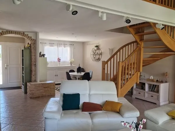 Vends maison T6 avec piscine à Grenade