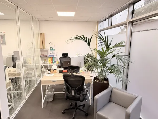 Loue bureaux - 76m² Métro Louis Blanc