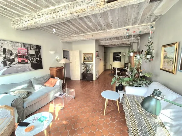 Hyères APPARTEMENT T2 DE 70 M2 + MANSARDE DE 12 M2 CARREZ