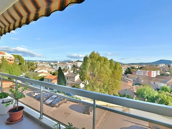 VASTE APPARTEMENT L'ORÉE DE LA GARDE