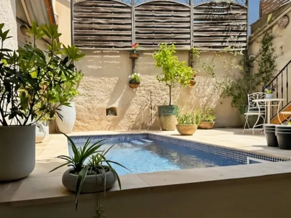 Maison de caractère avec piscine et garage - Causses-et-Veyran