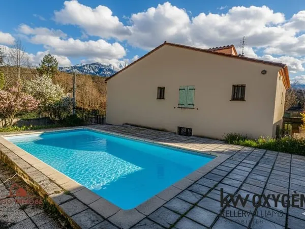 Villa d'Exception au Pied du Canigou : Volume, Calme et Vue Impr