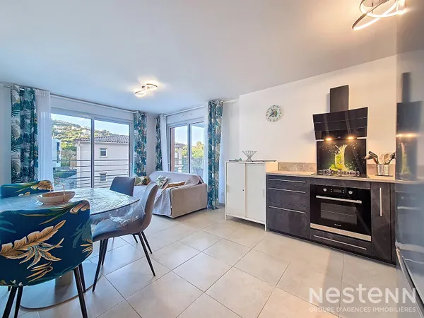 Appartement Cavalaire-sur-mer 2 pièce(s) 43 m2 avec terrasse et balcon proche de BONPORTEAU