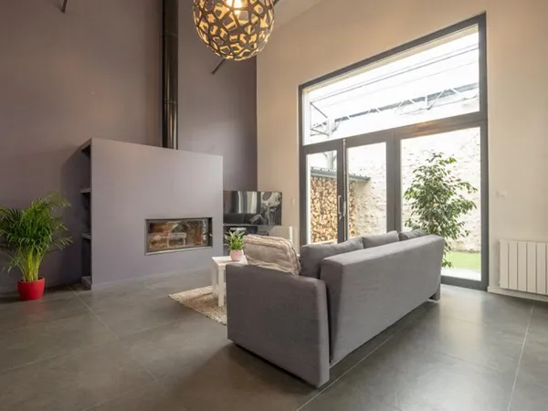 LIEUX UNIQUES ® x PROPRIÉTÉS PRIVÉES PROPOSE LOFT DE 126 M² - HYPER-CENTRE MEUNG-SUR-LOIRE