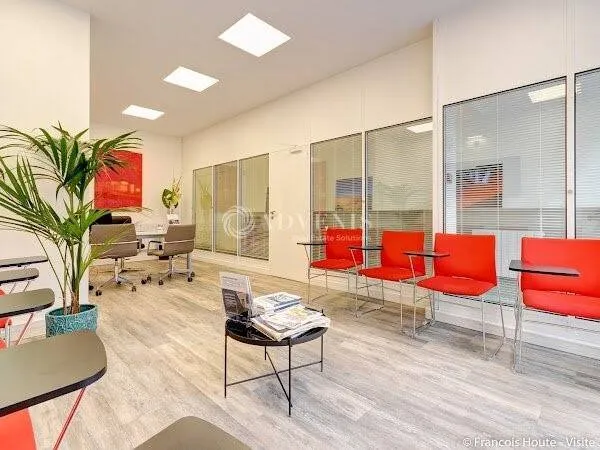 Bureaux 196 m²