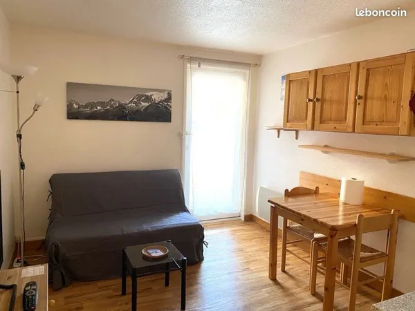 Studio meublé à l'année 17m2