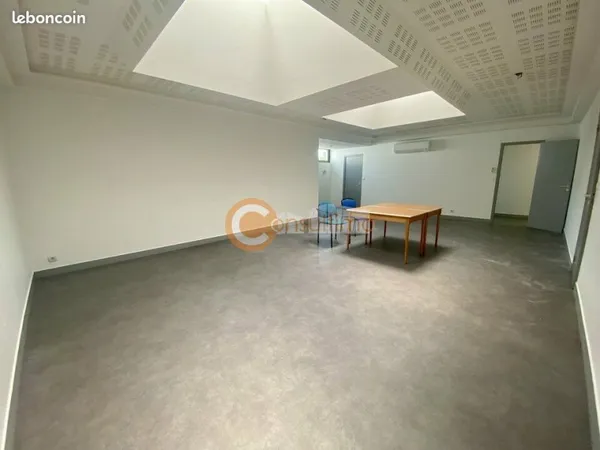 Bureaux 251 m²