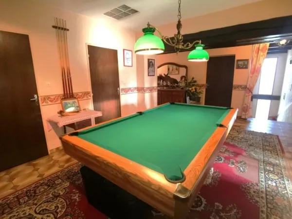 Maison 8 pièces 300 m²