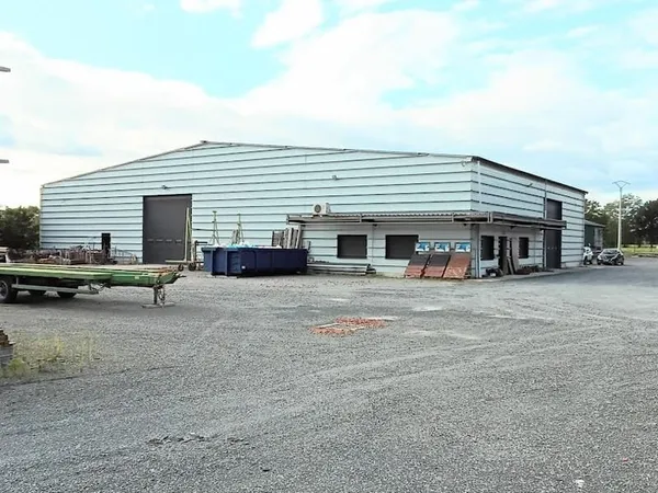 Local 3 pièces 2200 m²