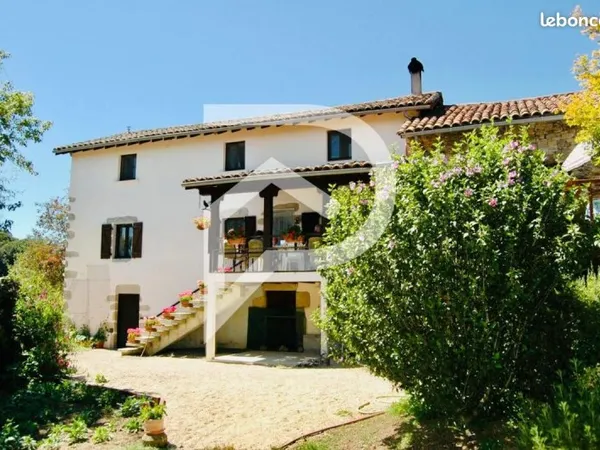Propriété 7 pièces 194 m²