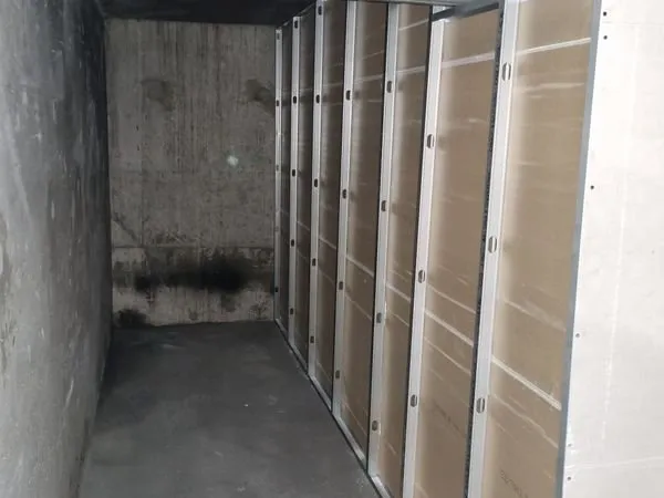 Cave sécurisée à coté de l'arrêt Laurent Bonnevay - Villeurbanne