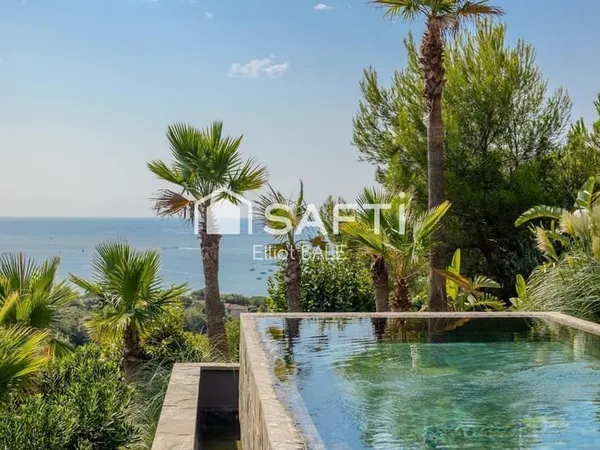 Maison 10 pièces 359 m²