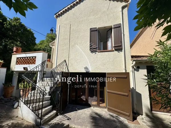 SAINT AYGULF : QUARTIER MUSSET - MAZET AVEC JARDIN
