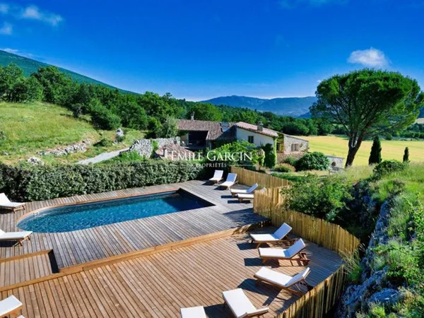 Grand mas à louer dans les Alpes-de-Haute-Provence au calme, 24 couchages