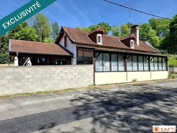 Maison sur 2 niveaux, 5 pièces, 3 chambres, 210m2 et garage