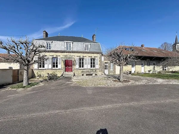 Maison 8 pièces 445 m²