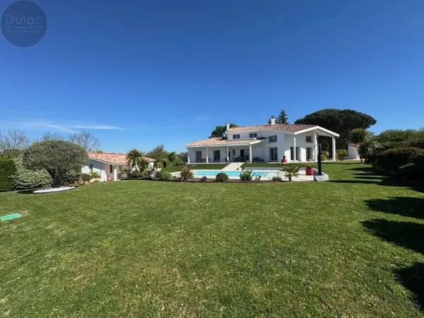 Maison 7 pièces 207 m²