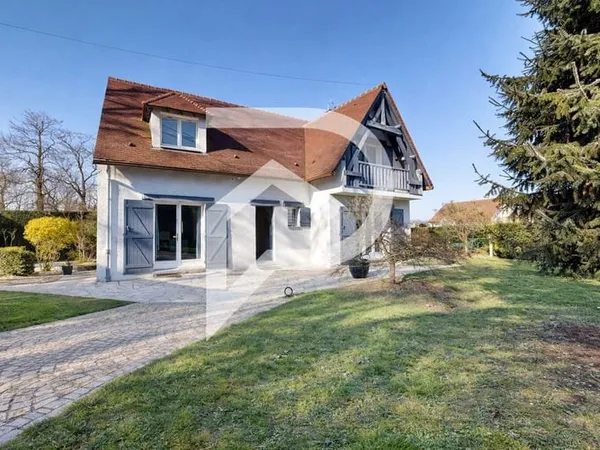 Maison Vernouillet 7 pièces de 200 m2 avec jardin dans un secteur résidentiel recherché à 9 minutes 