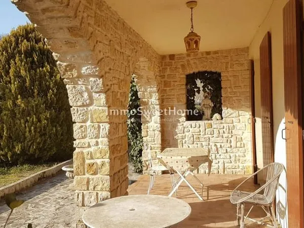 Villa 8 pièces 230 m²
