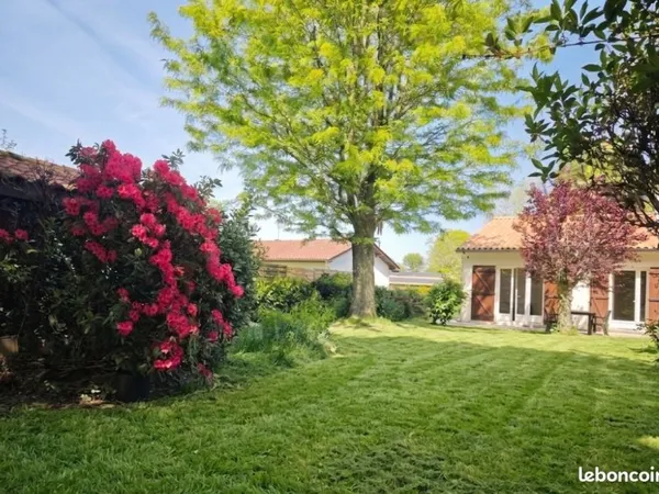 Saint-Jean-d'Illac 98m² : Maison de plain-pied rénovée avec dépendance aménagée
