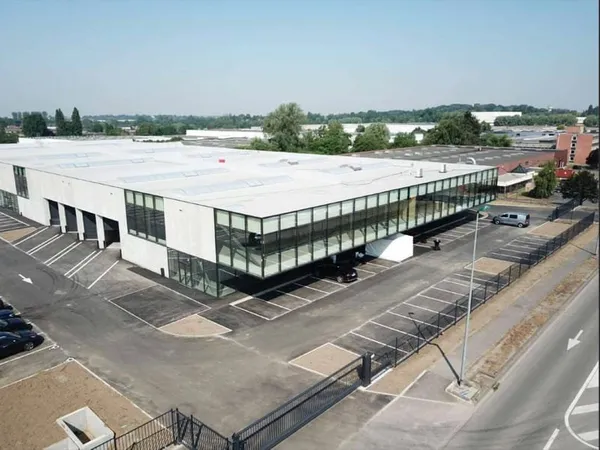 Local d'activité 947 m²