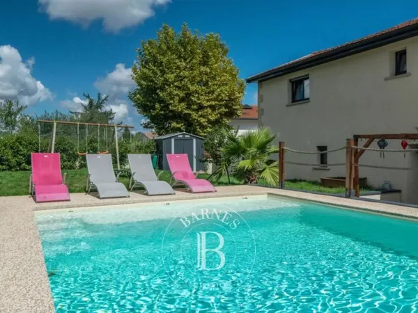 Corp de ferme entièrement rénové 180m² - 5 Chambres - Piscine -