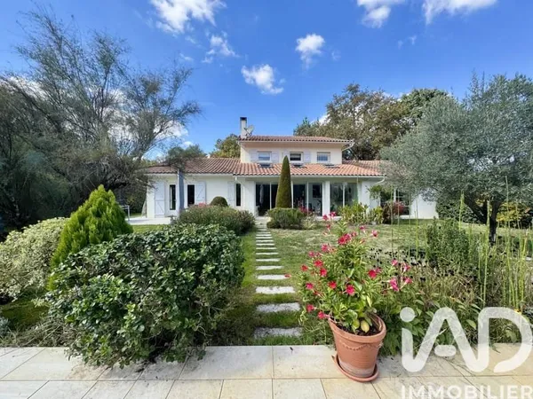 Maison 7 pièces 200 m²