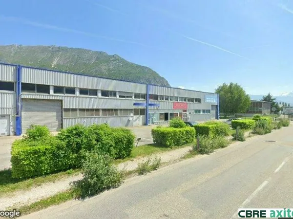 Local industriel 424 m²