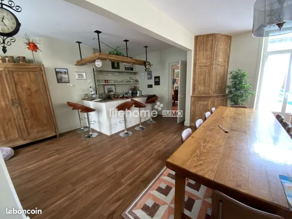 Maison 7 pièces 320 m²