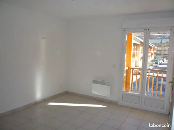 T2 non meublé + garage, Briançon