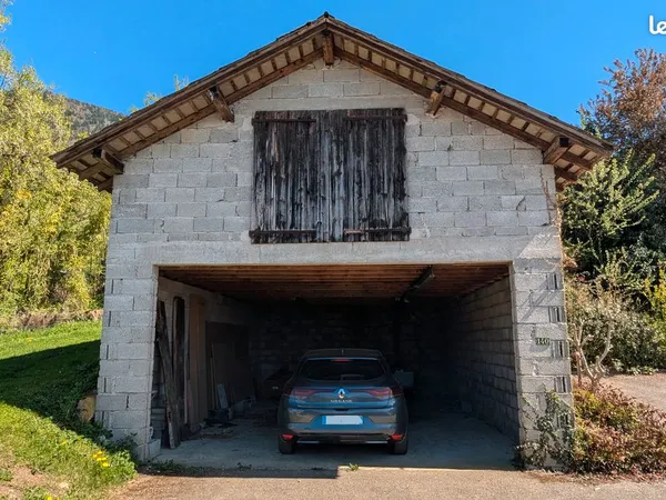 Local / entrepôt / hangar à vendre