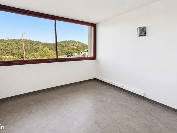 A Louer - Bureau 10 m² - rénové -Saint Raphael