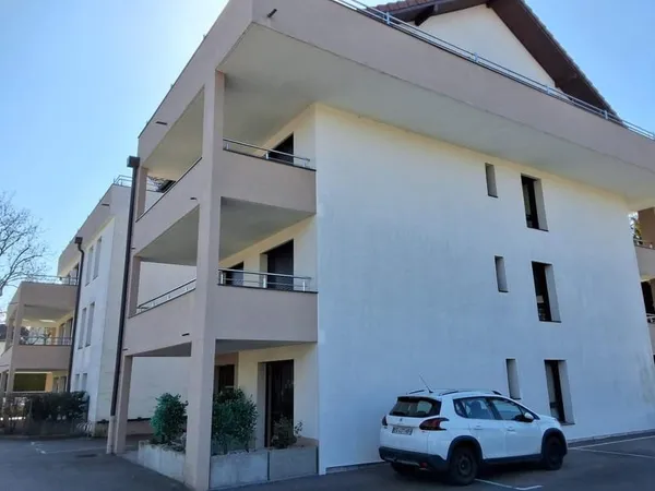A LOUER IMMENSE 2 PIECES AVEC GARAGE /CAVE /TERRASSE/CHAUFF INCLUS